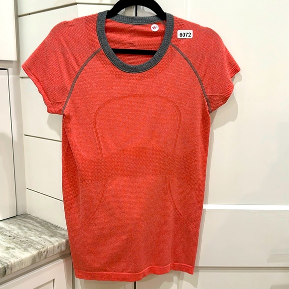 (6072)  🍋 LULULEMON RUN: Swiftly Tech Short Sleeve Crew Sz 10 **LOVED *RARE - Picture 1 of 4